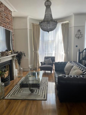 Beautiful Seaview 2 Bedroom Apartment